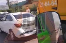 В Пензе улица Измайлова стоит в пробке из-за массовой аварии