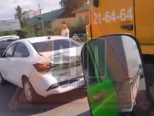 В Пензе улица Измайлова стоит в пробке из-за массовой аварии
