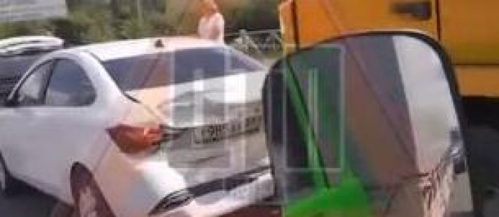 В Пензе улица Измайлова стоит в пробке из-за массовой аварии В Пензе улица Измайлова стоит в пробке из-за массовой аварии