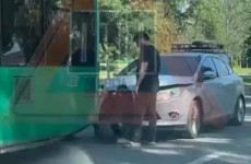 На улице Окружной в Пензе легковушка врезалась в троллейбус
