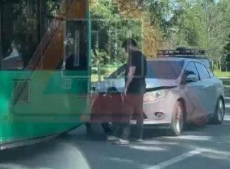 На улице Окружной в Пензе легковушка врезалась в троллейбус