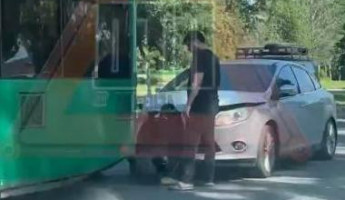 На улице Окружной в Пензе легковушка врезалась в троллейбус