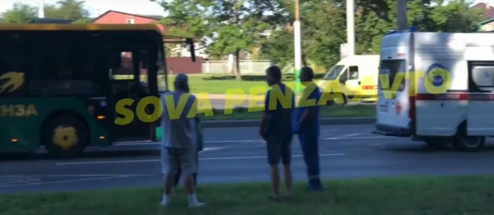 В Пензе столкнулись два автобуса: на месте работали врачи В Пензе столкнулись два автобуса: на месте работали врачи