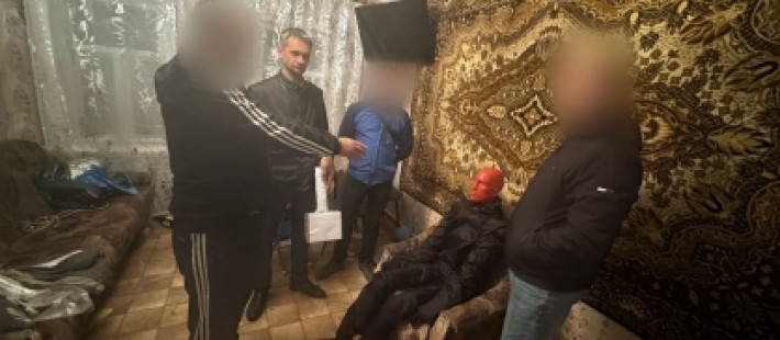 Житель Кузнецка избил знакомого киянкой и оставил его умирать в гараже Житель Кузнецка избил знакомого киянкой и оставил его умирать в гараже