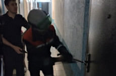 Спасатели помогли полицейским попасть в квартиру под Пензой
