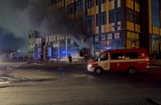 В Пензе полыхает магазин автозапчастей: на месте работают около 30 пожарных