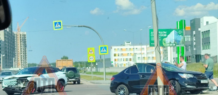 В селе под Пензой жестко столкнулись две иномарки В селе под Пензой жестко столкнулись две иномарки