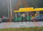 В Пензе автобус врезался в легковой автомобиль