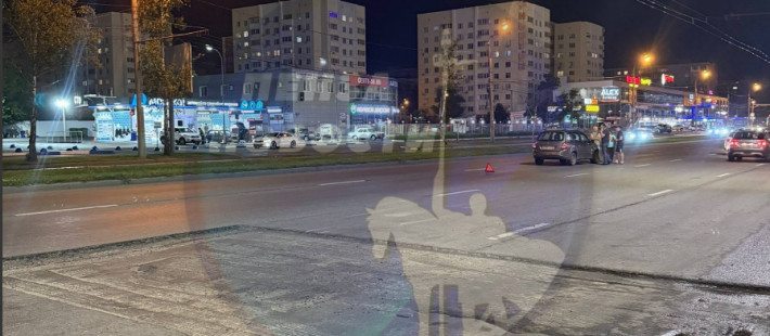 Девять автомобилей пострадали из-за опасных ям в Арбеково Девять автомобилей пострадали из-за опасных ям в Арбеково