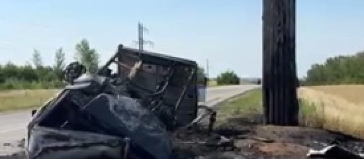 Погибли четыре человека. В Пензенском районе грузовик загорелся после столкновения с иномаркой Погибли четыре человека. В Пензенском районе грузовик загорелся после столкновения с иномаркой