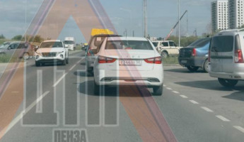 В Пензе стоит в глухой пробке улица Яшиной