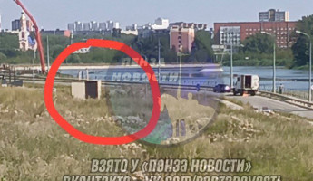 Очевидцы сообщают о мертвом мужчине, лежащем на улице Бутузова в Пензе