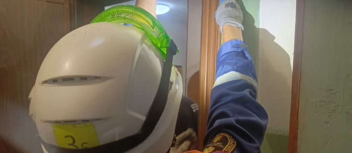 В Пензе спасатели помогли врачам попасть в квартиру на проспекте Строителей В Пензе спасатели помогли врачам попасть в квартиру на проспекте Строителей