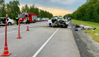 Опубликованы фото с места автокатастрофы с шестью погибшими в Пензенской области
