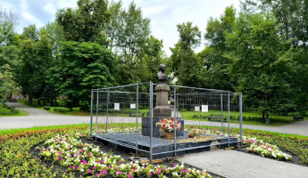Лермонтов выходит из заточения: бюст поэта в Пензе дождался реставрации