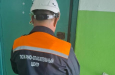 В Пензе спасатели вскрыли квартиру на улице Совхозной