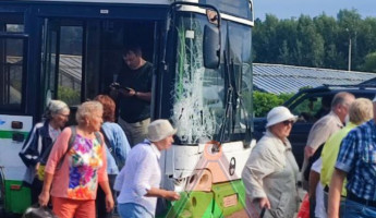 В Заречном Пензенской области в жесткую аварию попал пассажирский автобус