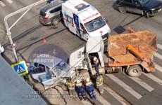Жуткое ДТП на Южной Поляне в Пензе: на месте работали врачи и спасатели