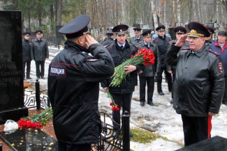 Пензенские полицейские почтили память погибших сотрудников ОВД