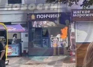 На улице Московской в Пензе загорелся торговый павильон