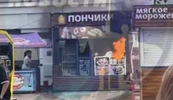 На улице Московской в Пензе загорелся торговый павильон