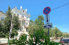 На улице Тепличной в Пензе запретили парковку транспорта