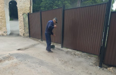 В Пензе ремонтируют ограждения на городских кладбищах