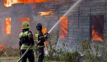 Пожар на улице Молодежной в Пензе тушили 20 человек