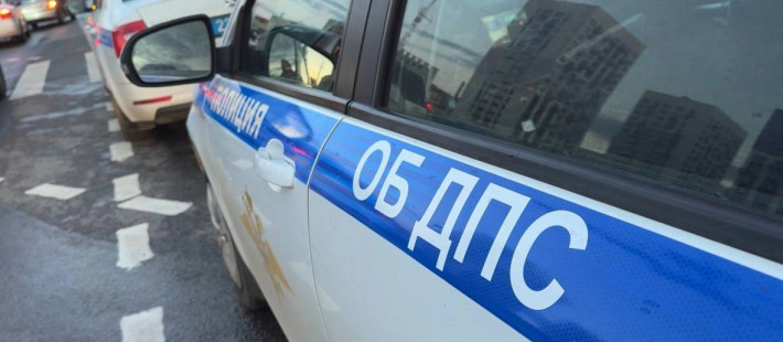 Под Пензой иномарка влетела в забор, есть пострадавший
