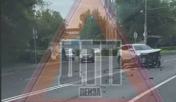 Вокруг разбросаны обломки: около Пензы-3 столкнулись две иномарки