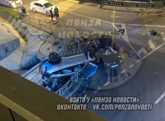На трассе в Пензе разбились вдребезги две машины