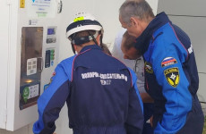 В Пензе спасатели помогли ребенку, рука которого застряла в монетоприемнике