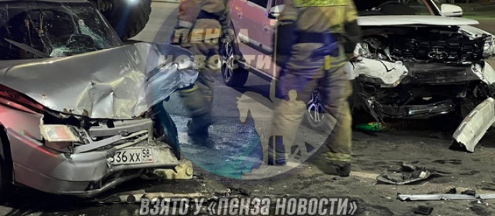 Обнародованы фото с места жесткой аварии на улице Терновского в Пензе Обнародованы фото с места жесткой аварии на улице Терновского в Пензе