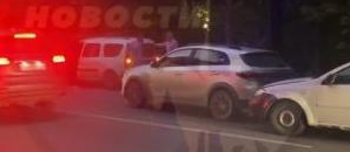 Пензенцы сообщают о массовой аварии на улице Лермонтова Пензенцы сообщают о массовой аварии на улице Лермонтова