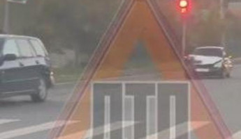 Жесткая авария на улице Аустрина в Пензе: Приора врезалась в иномарку