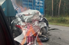 Жуткое ДТП в Пензенской области: легковушку расплющило фурами