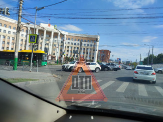 В центре Пензы неработающий светофор стал причиной аварии
