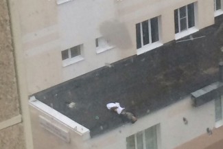 Пензенские полицейские устанавливают личность мужчины, выбросившегося из окна больницы 
