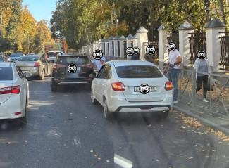 На улице Лермонтова в Пензе произошла авария, движение осложнено