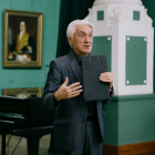 Не забудьте поздравить: праздник у директора картинной галереи Кирилла Застрожного