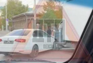 На улице Володарского в Пензе легковушка врезалась в фургон