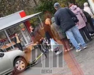 В Пензе машина сбила ехавшего на самокате ребенка – соцсети