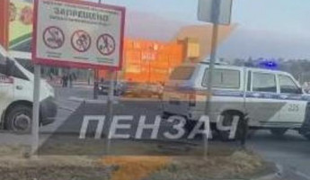 В Пензе перекрыли въезды на парковку у ТРК «Коллаж», на месте работают экстренные службы