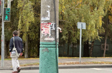 Бумажный хаос: как в Пензе незаконно расклеивают объявления