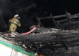 Полыхнувший дом в Пензенской области тушили 10 пожарных
