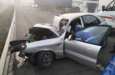 В Пензе водителя легковушки госпитализировали после столкновения с фурой