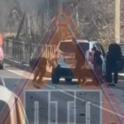 На трассе М-5 в Пензе автомобиль начал гореть после столкновения