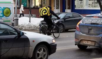 В Пензе водитель легковушки сбил курьера