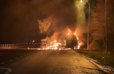 На трассе М5 в Пензенской области начался жуткий пожар после ДТП с двумя Газелями На трассе М5 в Пензенской области начался жуткий пожар после ДТП с двумя Газелями