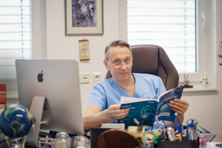 С днём рождения! Поздравляем главврача Владлена Базылева